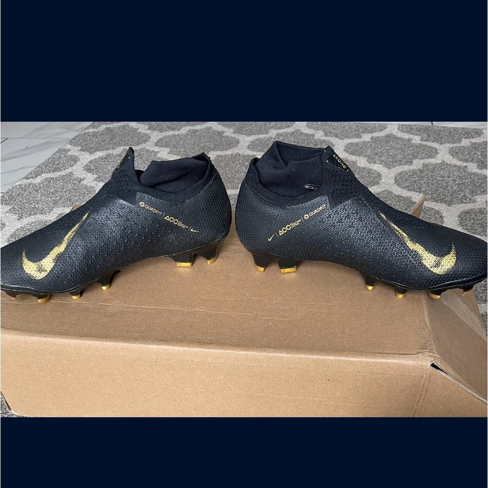 Nike ACC Black/Gold Sz 6.5 In Big Kids